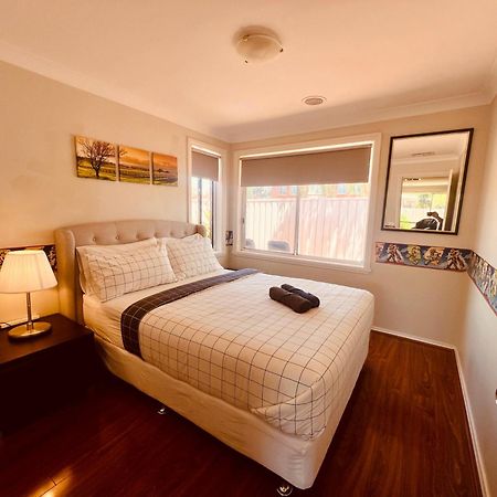 Spacious 6 Bedroom Holiday Home 15 Min Away From Melbourne Airport Sydenham Экстерьер фото