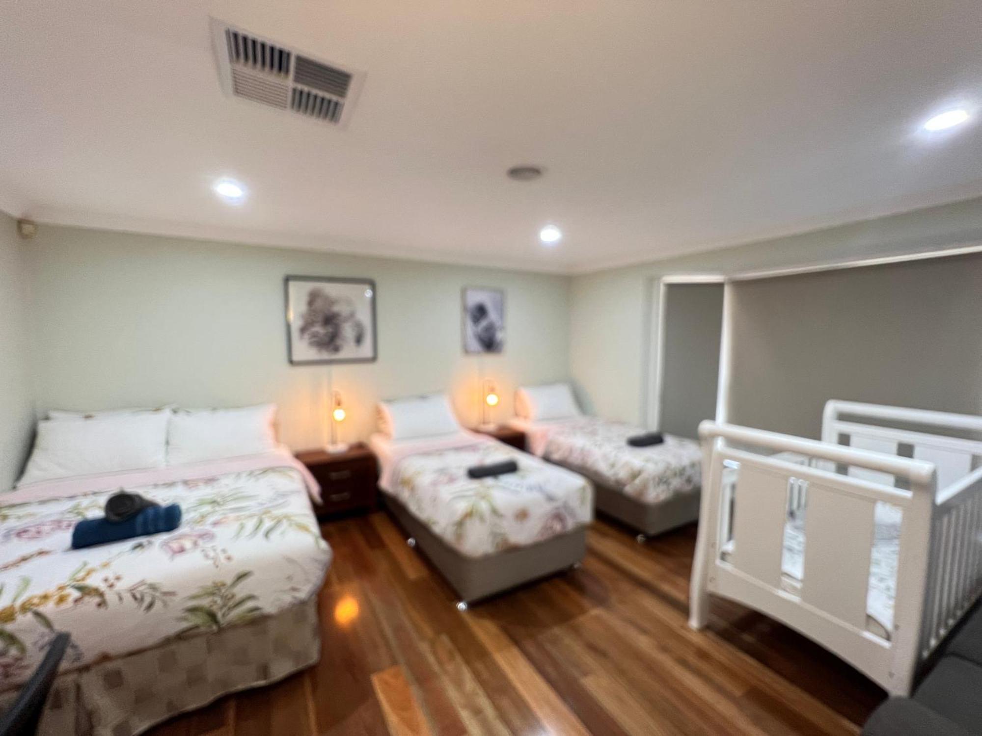 Spacious 6 Bedroom Holiday Home 15 Min Away From Melbourne Airport Sydenham Экстерьер фото