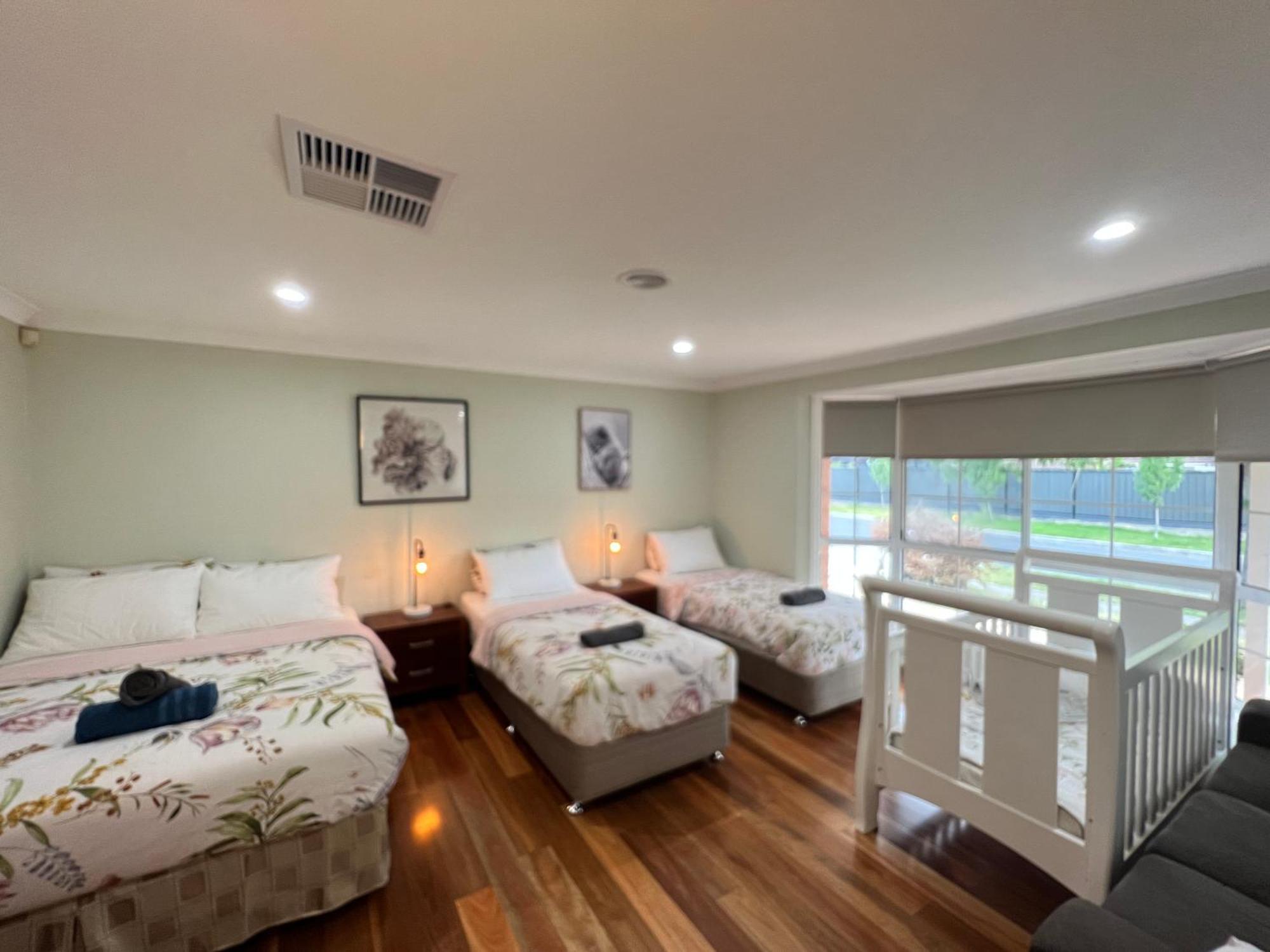 Spacious 6 Bedroom Holiday Home 15 Min Away From Melbourne Airport Sydenham Экстерьер фото