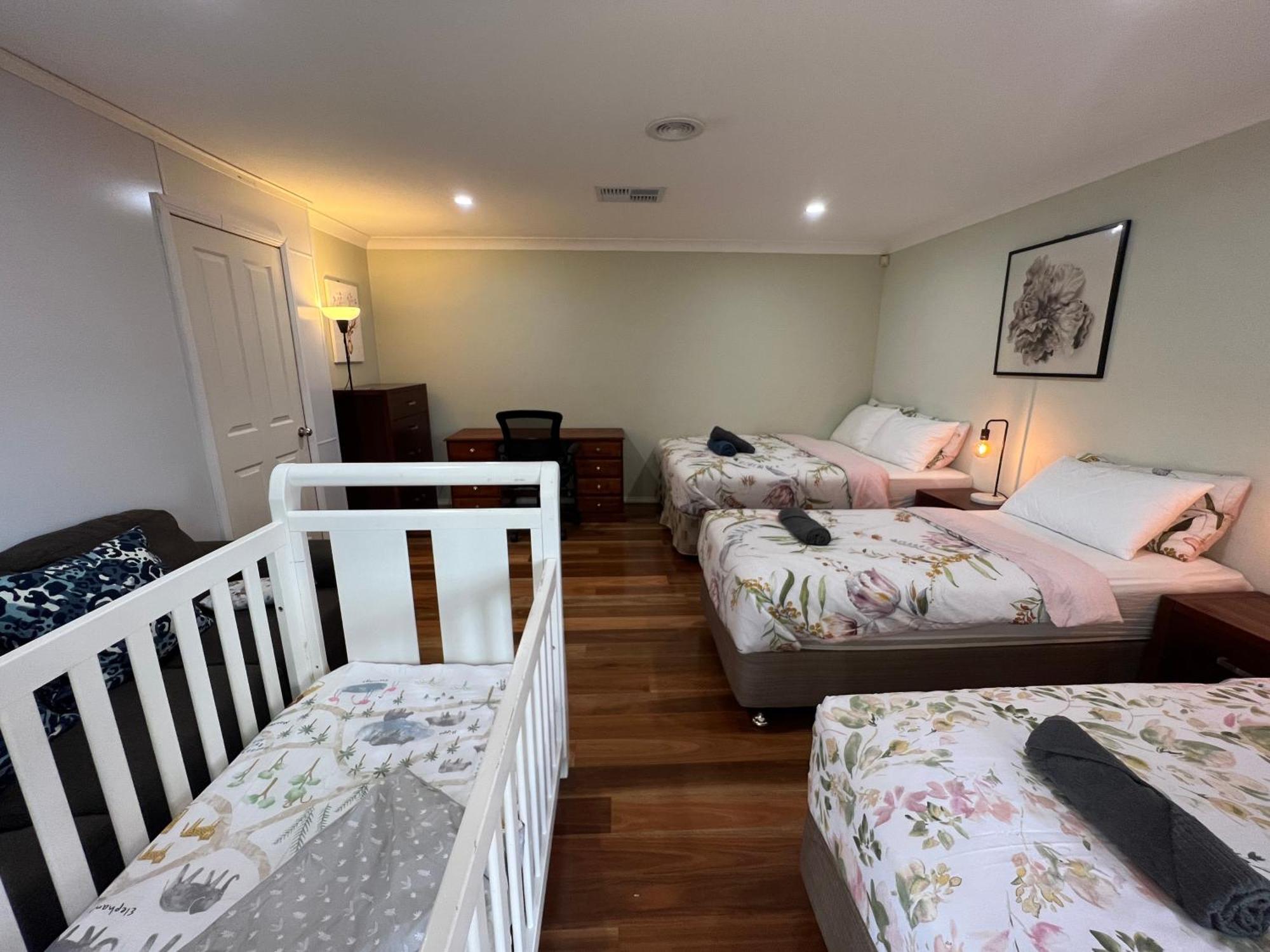 Spacious 6 Bedroom Holiday Home 15 Min Away From Melbourne Airport Sydenham Экстерьер фото